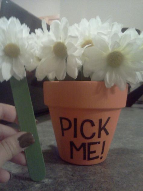 Pick Me! - different way to choose students for centers, questions, etc. Each student's name will go on one of the popsicle sticks. Pick a stick from the flower pot. then hot glue a single flower to each one. Pick Sticks Classroom, Equity Sticks Ideas, Student Name Sticks, Classroom Name Sticks, Popsicle Stick Names Classroom, Flip Sticks Classroom, Name Sticks For Classroom, Prek Centers, Western Classroom