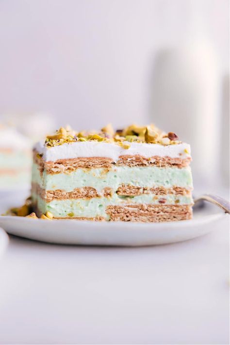 Ice Box Cake, Cool Whip Desserts, Icebox Cake Recipes, Chelsea's Messy Apron, Pudding Ice Cream, Baked Granola, Sugar Free Pudding, Pistachio Ice Cream, Pistachio Pudding