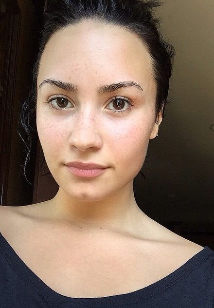 Demi Lovato Makeup, Makeup Monday, Celebs Without Makeup, Natural Brows, Bare Face, Makeup Transformation, No Makeup, Take A Picture, Makeup Pictures