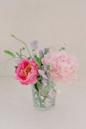 Peonies Centerpiece, Elizabeth Messina, Peony Arrangement, Small Flower Arrangements, Peony Wedding, Simple Flowers, Messina, Floral Centerpieces, Flower Centerpieces