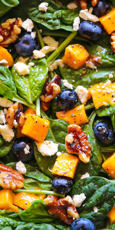 Mango and Blueberry Salad with Spinach, Walnuts, and Feta Cheese - close-up photo. Salad With Blueberries, Salad With Spinach, Appetizers Ideas, Bunny Food, Blueberry Salad, Meal Options, Fresh Salad Recipes, Lemon Honey, Farewell Party