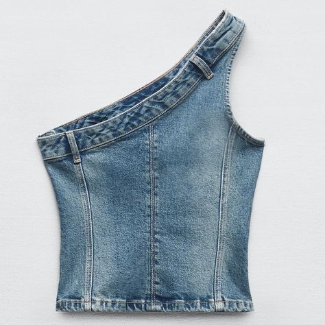 Top Zara With An Asymmetrical Neckline And Bare Shoulders. Back Closure With Metal Zipper. Denim Top, Size S. Top In Trend Upcycling Denim Jeans, Denim Sewing Ideas, Upcycled Denim Top, Zara Denim Top, Jeans Top Ideas, Diy Denim Top, Top Vaquero, Salicylic Acid And Niacinamide, Sew Denim