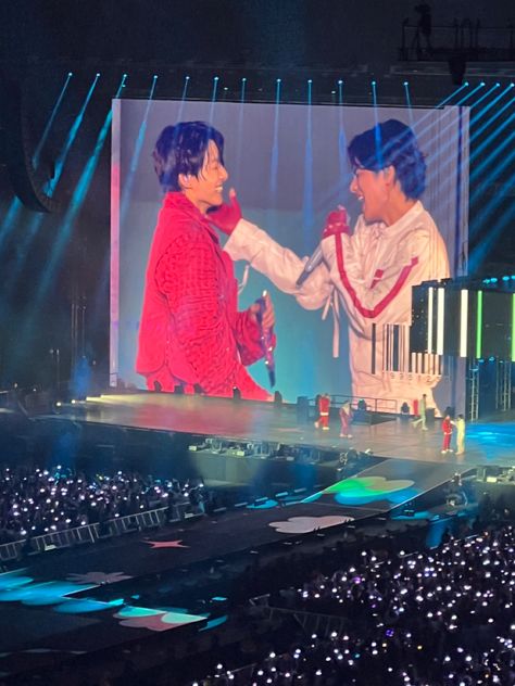 PTD on stage Las Vegas Ptd On Stage Las Vegas, Jungkook And Taehyung, Ptd On Stage, Bts "on", Couples Icons, Fake Love, Bulletproof Boy Scouts, Agust D, Bts Concert