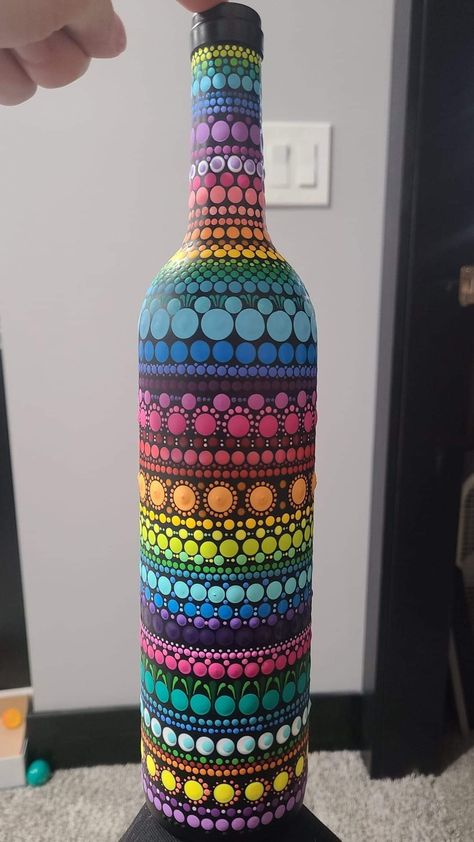 Glass Bottle Diy Projects, Bottle Art Projects, Boho Canvas Art, Mandala Painted Rocks, Hand Painted Bottles, Glass Painting Designs, Glass Bottle Diy, Diy Glass Bottle Crafts, Glass Bottles Art