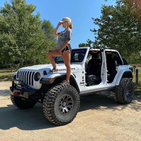 Jeep Driving, White Jeep Wrangler, Jeep Wrangler Girl, Jeep Baby, Badass Jeep, White Jeep, Jeep Photos, Hors Route, Jeep Wrangler Accessories