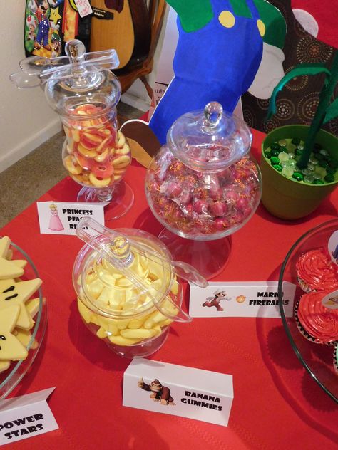 Mario Party Candy Table, Mario Candy Table Ideas, Princess Peach Candy Table, Super Mario Candy Table, Birthday Party Candy Table, Princess Peach Party, Peach Birthday, Super Mario Bros Party, Mario And Princess Peach