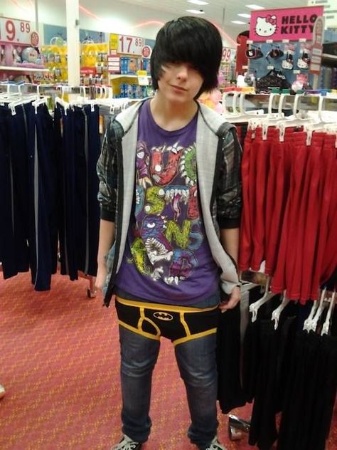 Rawr Xd Pose, 2012 Scene, Styl Emo, Scene Emo Fashion, Rawring 20s, Jesus Of Suburbia, 2010 Aesthetic, Emo Goth Outfits, Scene Guys