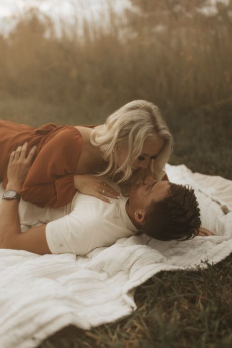 Spicy Couples Photoshoot Ideas Outdoors, Couples Pics Spicy, Couples Photoshoot Ideas Intimate, Spicy Photoshoot Ideas Couple, Couples Photos Spicy, Spicy Engagement Photoshoot Ideas, Late Summer Couples Photoshoot, Physical Touch Aesthetic, Spicy Couples Picture Ideas