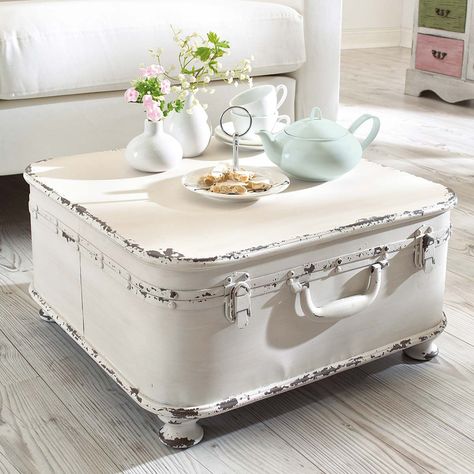 Shabby Chic. I love It. Take a suitcase or trunk, add feet... Voila, a coffee table! #whitedecor ...WOULD LOVE TO SEE HOW YOU CAN MAKE A SUITCASE COFFE TABLE LIKE THAT.... Commode Shabby Chic, Shabby Chic Decorating, Chic Living Room Decor, Decoration Shabby, Diy Vintage Decor, Smart Tiles, Estilo Shabby Chic, Old Suitcases, Shabby Chic Living