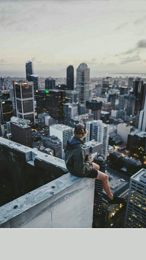 Looking Down From Top Of Building, Person Sitting On Top Of Building, City 3 Point Perspective, Perspective Reference Photography Landscape, Person On Top Of Building, Top Of Building Looking Down, Perspective Environment, City Scape Drawing, Skyscraper Rooftop