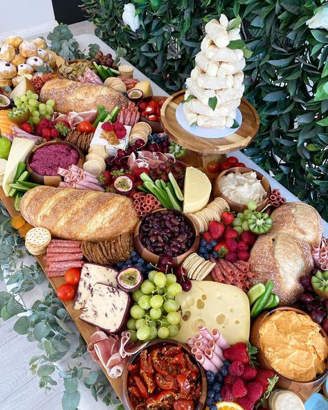 Big Platter Co. on Instagram: “Late night snack?” Charcuterie Board Meats, Big Snacks, Late Night Snack, Snack Platter, Holiday Dinner Party, Charcuterie Inspiration, Party Food Platters, Grazing Tables, Late Night Snacks