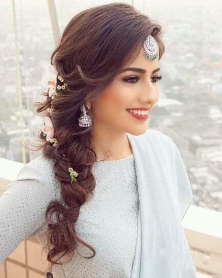 Reception Hairstyles, Bridesmaids Hairstyles, Mehndi Hairstyles, Hairstyles For Indian Wedding, Hair Style On Saree, Hairstyles Simple, Wedding Hairstyles Bridesmaid, Engagement Hairstyles, Indian Wedding Hairstyles