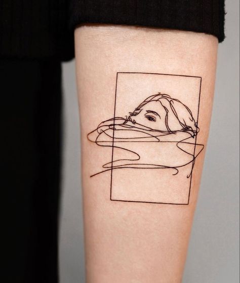 Minimistic Tattoo, One Line Art Tattoo, Introvert Tattoo, Tattoo Flash Ideas, Line Work Tattoo Design, Fine Art Tattoo, Underwater Tattoo, Sketchy Tattoo, One Line Tattoo