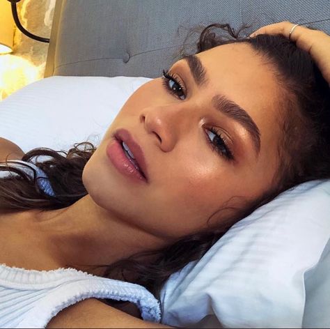 Mode Zendaya, Hair Science, Zendaya Style, Fashion Words, Zendaya Coleman, Beauty Shots, Teen Vogue, Photo Instagram, Maquillaje De Ojos