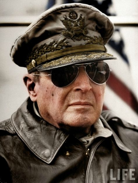 General of the Army Douglas MacArthur Blake Edwards, Douglas Macarthur, Historical People, Military Heroes, American Heroes, White Photo, Military History, World History, Armed Forces