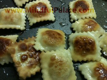 Sauteed Ravioli Recipe, Pan Fried Ravioli, Four Cheese Ravioli, Fried Ravioli Recipe, Sausage Ravioli, Ravioli Recipe, Cheese Ravioli, Pan Seared, Party Foods