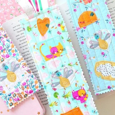 Easy bookmarks to sew with fabric scraps - Easy Peasy Creative Ideas Sew Bookmarks Free Pattern, Fabric Bookmarks Diy Free Pattern, Fabric Bookmarks Diy, Sew Bookmarks, Easy Bookmarks, Fabric Bookmarks, Bookmarks Diy, Bookmark Ideas, Reading Accessories