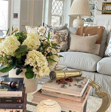 Heather Strommen, Cottage Cozy, Fresh Living Room, Cozy Sitting Area, Cottage Journal, Family Room Inspiration, Beige Room, Coffee Table Centerpieces, Coastal House