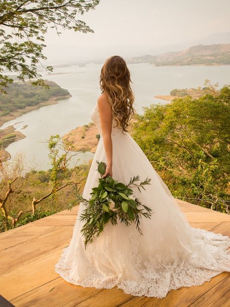 El Salvador Weddings | Destinations ideas, tours options & transportation Wedding In El Salvador, Salvadoran Wedding, El Salvador Wedding, Romantic Retreat, Inexpensive Wedding Venues, Best Wedding Venues, Transportation Services, Purple Wedding, Family Reunion