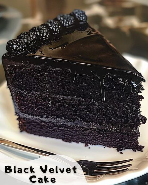 Black Velvet Cake, Purple Velvet Cakes, Black Velvet Cakes, Velvet Cake Recipes, Black Food, Wine Desserts, Cake With Cream Cheese, Baking Tins, Butter Cake