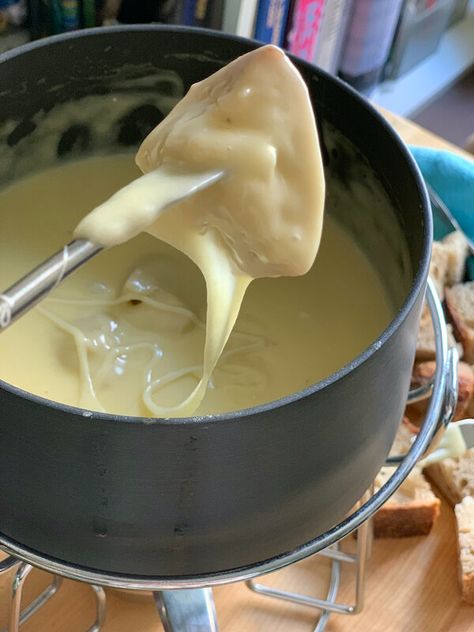 German Cheese Fondue Recipe, Swiss Fondue Recipe Gruyere Cheese, German Fondue, Gouda Cheese Fondue, Swiss Fondue Recipe, Swiss Cheese Fondue Recipe, Literary Recipes, Fondue At Home, Raclette Ideas