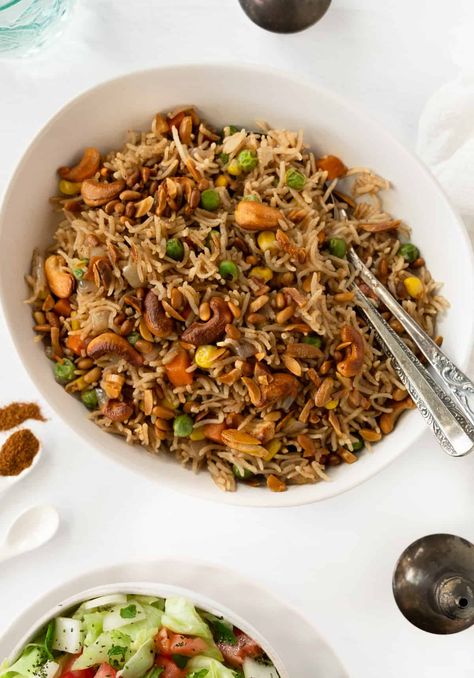 Rice With Cashews And Raisins, Rice With Nuts And Raisins, Nut Rice Recipe, Cashew Rice Pilaf, Rice With Nuts Recipes, Cashew Rice, Lebanese Rice, Brown Rice Pilaf, Cashew Recipes