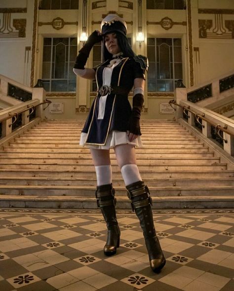 Caitlin Arcane Cosplay, Vi And Caitlyn Cosplay, Arcane Halloween Costume, Caitlyn Arcane Cosplay, Arcane Inspired Outfits, Arcane Outfits, Arcane Cosplay, Caitlyn Arcane, Group Cosplay