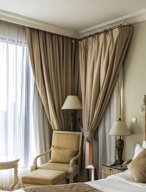 Blackout curtains how to corner windows - minimize window size Corner Window Curtains, Latest Curtain Designs, Short Window Curtains, Corner Curtains, Corner Windows, Curtains Classic, Window Size, Corner Window, Luxury Curtains