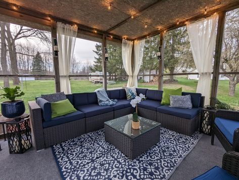 Screened porch
 navy blue Outdoor Screened In Patio Ideas Cozy, Screen Porch Built In Seating, Affordable Screened In Porch, Outdoor Sunroom Ideas Screened In Porch, Screened In Patio Furniture, Screen In Patio Decorating Ideas, Screened Patio Decor, Porch Sectional Ideas, Screen Patio Decorating Ideas