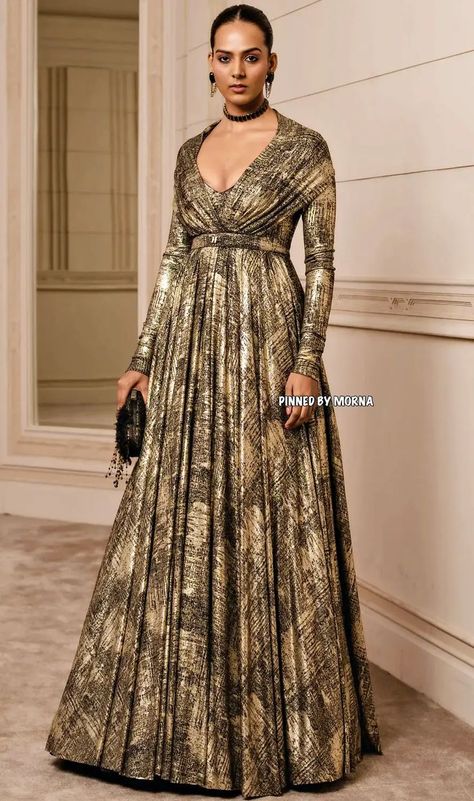 Tarun Tahiliani - India 🇮🇳 Tarun Tahiliani Anarkali, Reception Gowns, Trendy Outfits Indian, Designer Kurti Patterns, Cape Style, Trendy Dress Outfits, Tarun Tahiliani, Fashion Design Dress, Party Wear Indian Dresses