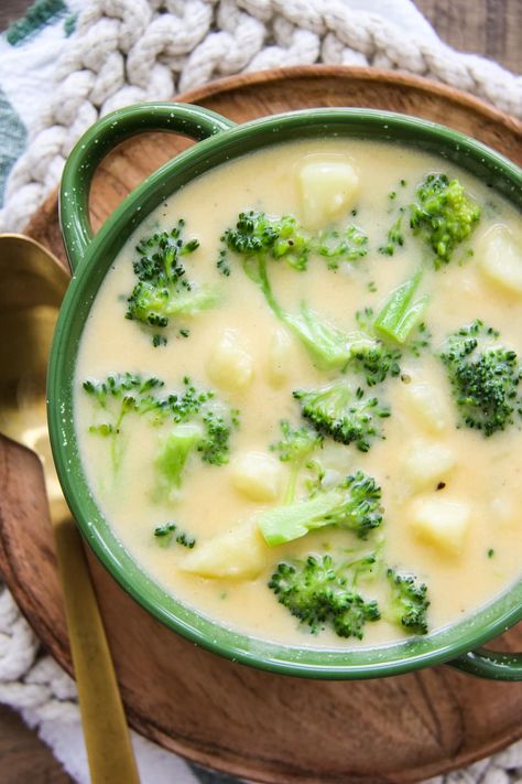 This Broccoli Potato Soup is made with simple ingredients you probably have in your pantry already! It's so easy to make, and is ready in less than 1 hour. Broccoli Potato Soup Recipes, Cheesy Broccoli Potatoes, Broccoli Potato Soup, Broccoli Potato, Sausage Potato Soup, Broccoli And Potatoes, Easy Broccoli, Creamy Potato Soup, Loaded Baked Potato Soup