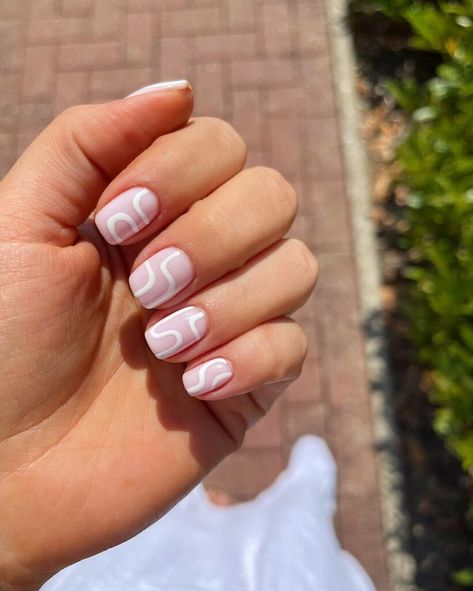 These 22 Short Nail Ideas For Summer 2024 Scream Fun In The Sun Cute Pink Nails, Fall Nail Art Designs, Cute Nails For Fall, Minimal Nails, Soft Nails, White Nail, Fall Nail Art, Short Nail Designs, Simple Nail Designs