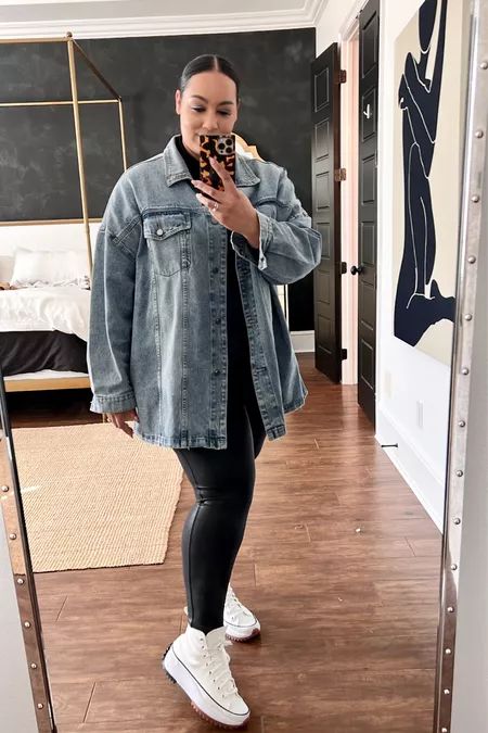 Blue Jean Shacket Outfit, Denim Jacket Plus Size Outfits, Oversize Jeans Jacket Outfit, Jean Shacket Outfit, Denim Shacket Outfit Women, Black Shacket Outfit, Fall Outfits Women Plus Size, Plus Size Denim Outfits, Oversized Denim Shirt Outfit