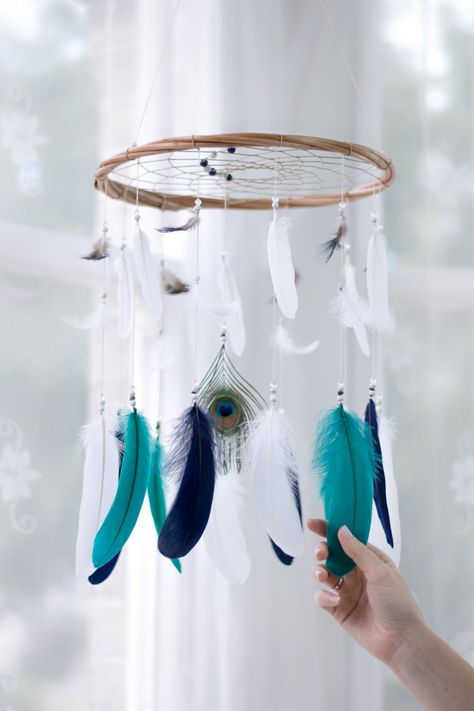 Cringey Couple, Peacock Nursery, Dreamcatcher Mobile, Peacock Baby, Feather Mobile, Atrapasueños Diy, Dream Catcher Nursery, Dream Catcher Mobile, Bohemian Nursery