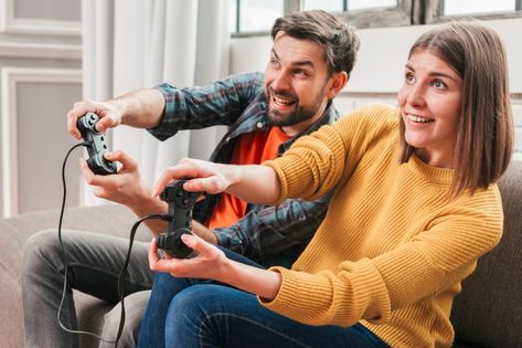 Couples Playing Video Games, Painter Photography, Fun Family Pictures, Sims 4 Couple Poses, Couples Pose, Creative Poses, Family Picture Poses, Anatomy Poses, Wedding Photography Poses