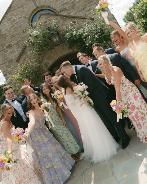 One of my favorite wedding trends from 2024 that I hope never leaves: mismatched bridesmaids dresses. 🌼🌸 Oh. my. goodness…the amount that this can elevate a wedding!! Let your friends express themselves and find a dress that fits them and matches their personality perfectly. 💕 I think this can truely elevate a wedding and make it appear more curated & timeless. I’m a big fan of wedding traditions that hold a lot of meaning. Giving purpose to everything can make your day feel more special, ... Spring Bridal Party, Mismatched Bridesmaids Dresses, Large Bridal Parties, Bridal Party Poses, Bridal Party Outfit, Eclectic Wedding, Mismatched Bridesmaids, Mismatched Bridesmaid Dresses, Wedding Traditions