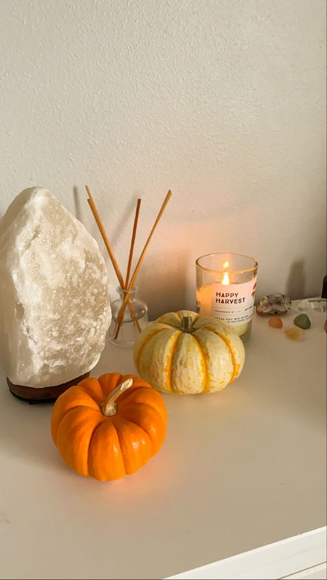 Fall Aethestic, Fall Aesthetic Candles, Candle Autumn Aesthetic, Pumpkin Candle Aesthetic, Bath And Body Works Fall Candles Aesthetic, Fall Esthetic Pumpkin, Wallpaper Halloween, Hallowen Ideas, Fall Mood Board