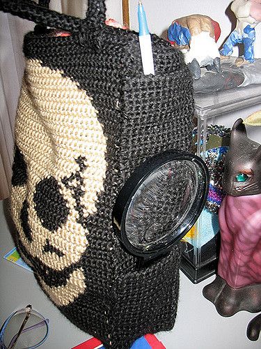 Crochet Skull Bag Pattern, Crochet Skull Blanket Pattern Free, Crochet Goth Bag, Crochet Skull Bag, Skull Crochet Pattern, Afghan Sweater, Skull Crochet, Crochet Baby Frock, Crochet Skull Patterns