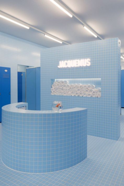 Glossier Pop Up, Interior Design Major, Bauhaus Principles, Hanging Drapes, Bathroom Store, Mode Pop, Retail Space Design, Blue Bath, Shop Layout