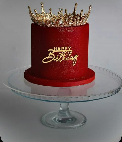 Queen Cake Birthday, Red Birthday Cake Aesthetic, Headwrap Photoshoot, Birthday Cake Queen, Red Cake Designs Birthday, Red Cake Aesthetic, Red Birthday Photoshoot, Red Birthday Aesthetic, Queen Birthday Cake