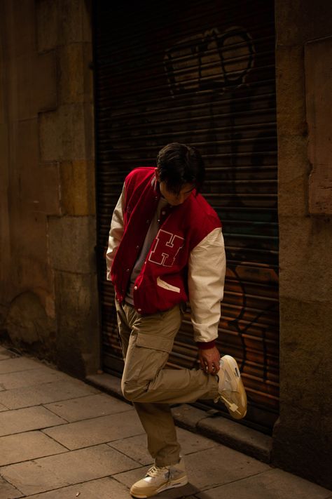 Red And Cream Outfit Men, Varsity Jacket Photoshoot Men, Red Varsity Jacket Outfit Aesthetic, Red Aesthetic For Men, Mens Style Tips, Red Outfits Men Aesthetic, Varsity Jacket Outfit Aesthetic Men, Red Crewneck Outfit Men, Letterman Aesthetic