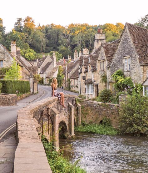 Beautiful Places In England, Cotswold Villages, Cotswolds England, Castle Combe, Road Trip Activities, Places In England, English Village, Voyage Europe, Yorkshire Dales