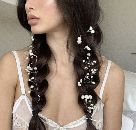 The Folk Of The Air, Jude Duarte, Folk Of The Air, Flowers In Her Hair, Hair Aesthetic, Holly Black, Miss Dior, Pretty Hairstyles, Flowers In Hair