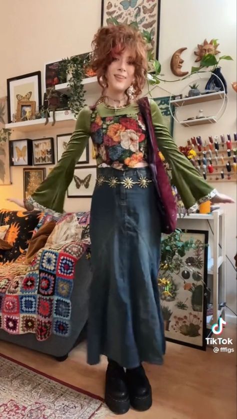 Phoebe Buffay Aesthetic, 70s Fairy, Cottage Core Autumn, Hippie Outfit Inspo, Fairy Witch, Fairycore Cottage, Aesthetic Boho, Mode Hippie, Phoebe Buffay