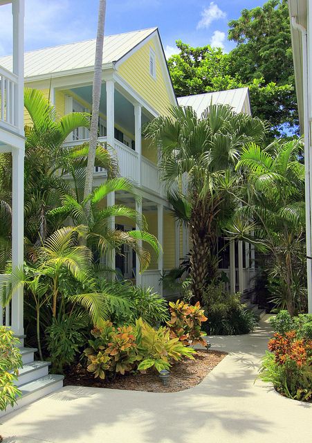 Key West homes Key West Landscape Ideas, Key West Florida Houses, Key West Landscaping, Key West Decor, Key West House, Creole Cottage, West Home, Dream Beach Houses, Dream Life House