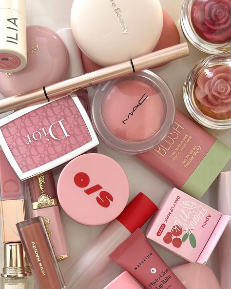 Must Have Girly Things, Girly Stuff Aesthetic, Pretty Makeup Products, Pink Makeup Products, Ugc Makeup, Girly Things Aesthetic, Maquillaje Aesthetic, Cosmetics Aesthetic, Blush Collection