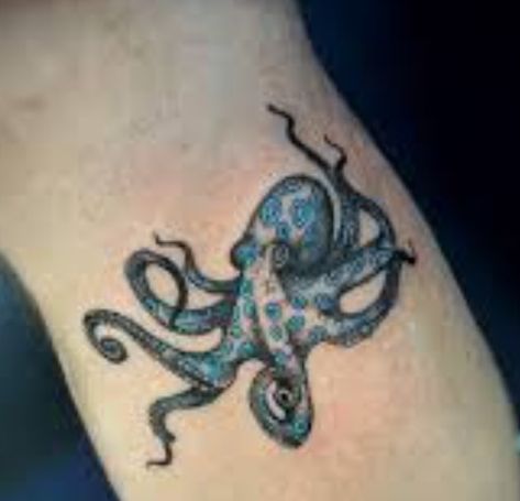 Blue Ringed Octopus Tattoo, Tattoo Octopus, Blue Ringed Octopus, Ringed Octopus, Diy Tattoo Permanent, Ocean Octopus, Octopus Tattoo Design, Octopus Tattoos, Octopus Tattoo