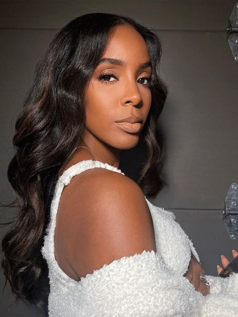 Kelly Rowland Makeup, Kelly Rowland Hair, Kelly Rowland Style, Vintage Prom, Kelly Rowland, Hair Crush, Baddie Hairstyles, Prom Makeup, Makeup Essentials