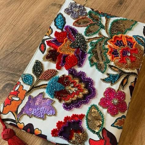 Ethno Style, Handmade Fabric Bags, Textile Art Embroidery, Handmade Flowers Fabric, Hand Embroidery Kit, Bead Embroidery Patterns, Hand Embroidery Projects, Embroidery Bags, Handwork Embroidery Design