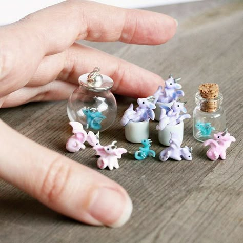 Fimo Kawaii, Crea Fimo, Clay Dragons, Mini Dragon, Baby Dragons, Polymer Clay Dragon, Polymer Clay Kawaii, Polymer Clay Figures, Clay Dragon